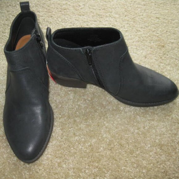 Lucky Brand Faydren NWT Black Leather booties w/ side zip size 6.5 w/ stitching - Picture 2 of 10